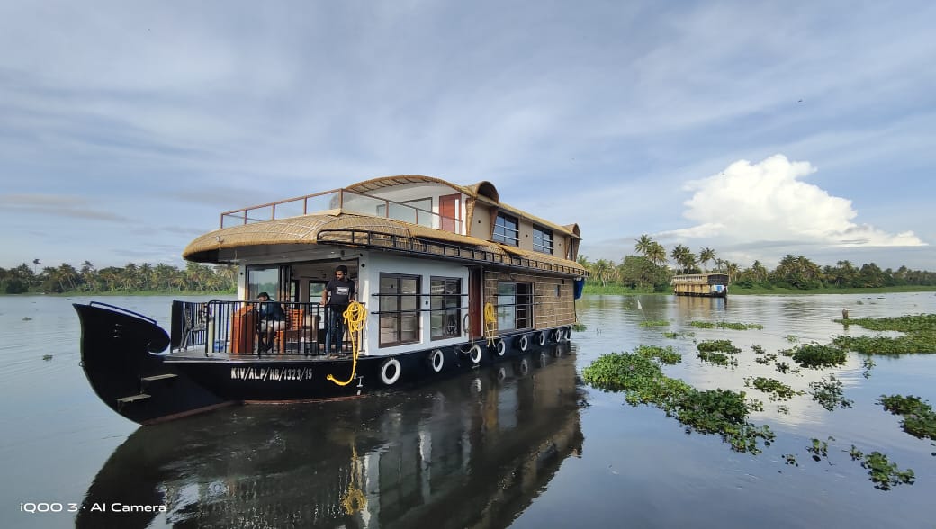 Premium Houseboats